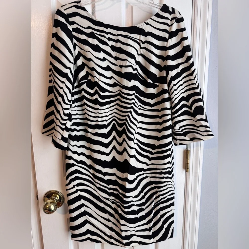 Trina Turk Black White Striped Zebra Print Dress 3/4 Sleeve With Pockets EUC